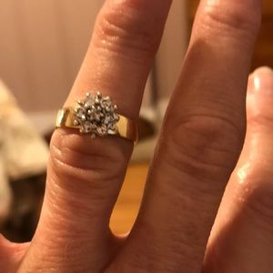 14 kt gold cluster diamond wedding band